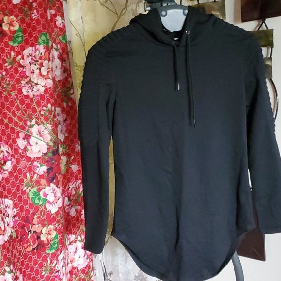 BLACK HOODIE - Picture 1 of 5